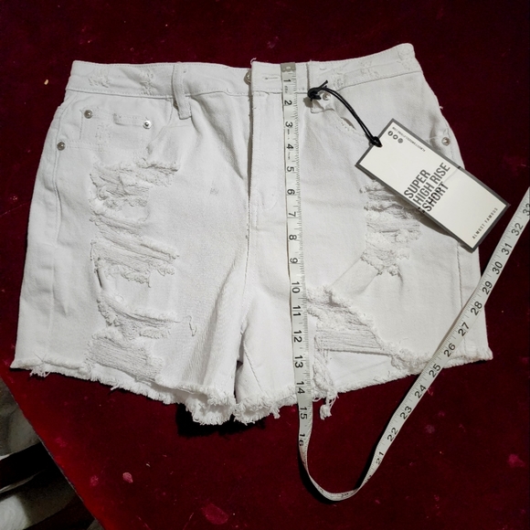 Almost Famous Super High-rise Distressed Jeans Shorts - Picture 3 of 8